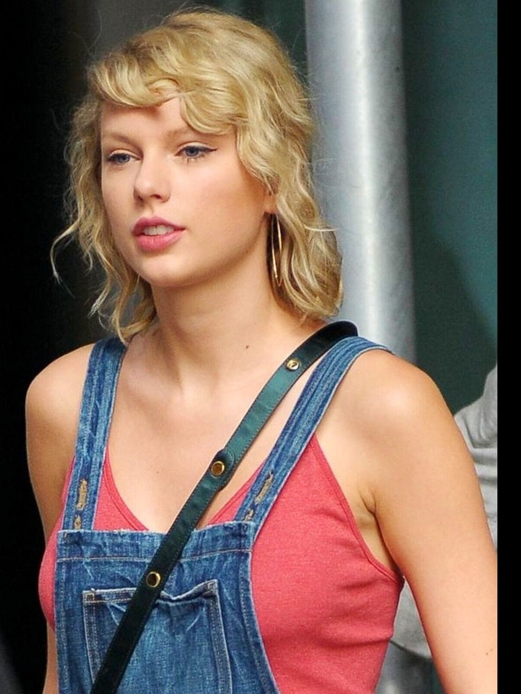 Taylor Swift 8.5 x 11 Candid Color Photograph Art Print Photo Picture Collectibles:Photographic Images:Photographs Style Your Walls